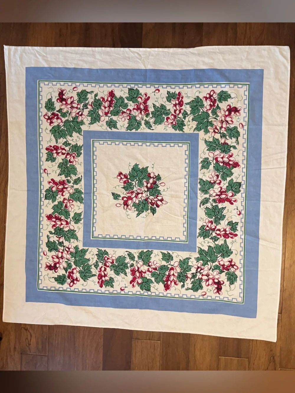 Vintage 1940’s-1950’s Cotton Linen Tablecloth with Grapes 28.5“ X 29.5“